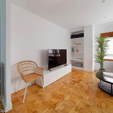 Avg Cervantes 2 Centro Χιχόν