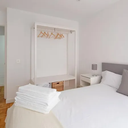 Avg Cervantes 2 Centro Χιχόν